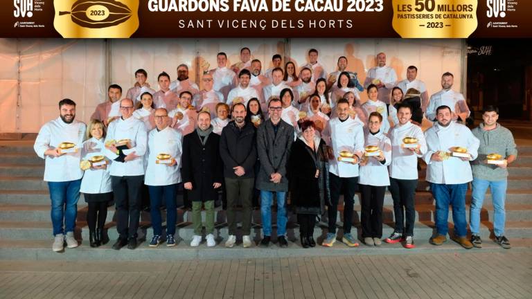 Imagen de familia de los galardonados con el premi Fava de Cacau. Foto: ACN /Mostra Internacional de Pastisseria de Sant Vicenç dels Horts