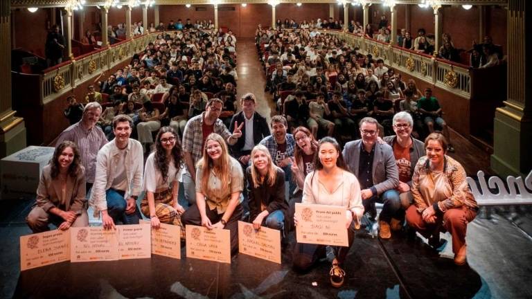 400 alumnes de primer de batxillerat de nou instituts de la demarcació han assistit de públic al Teatre Bartrina. Foto: Cedida