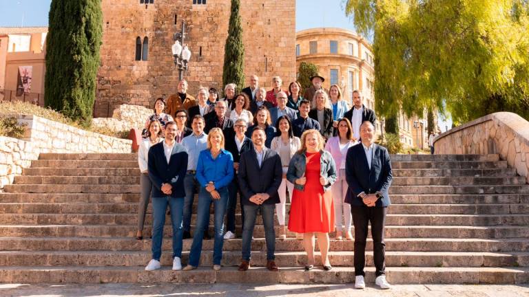 Los 27 integrantes de la lista del PSC en Tarragona. Foto: Cedida