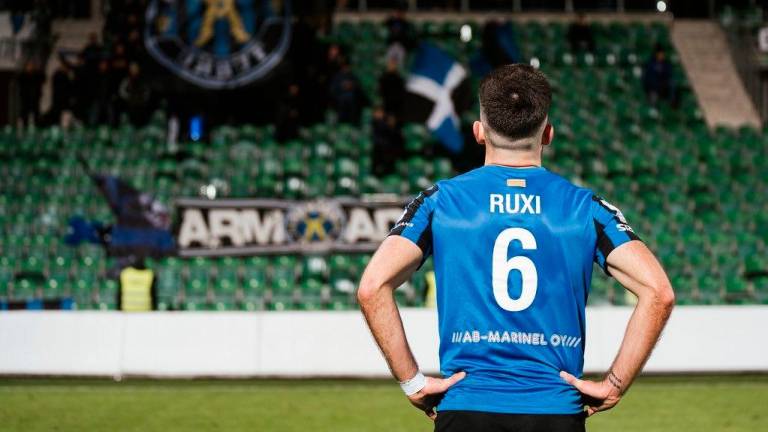 Ruxi se despide de la afición del FC Inter de Finlandia. foto: twitter