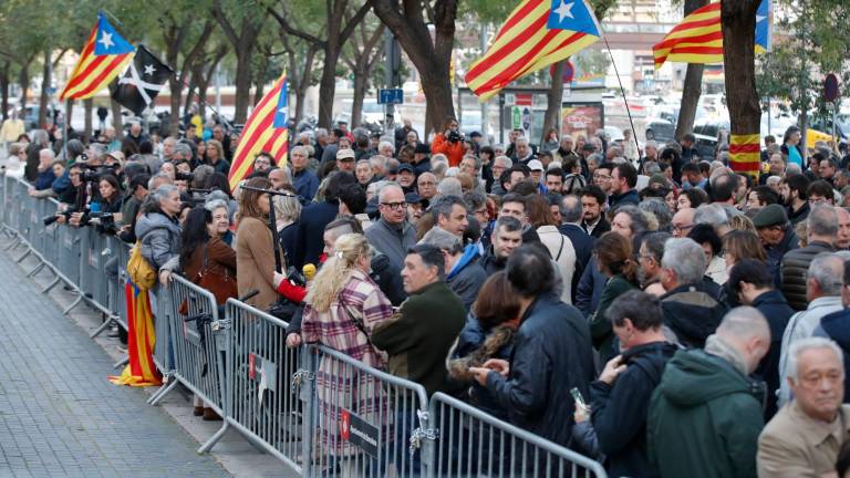 Centenares de personas piden la libertad de Ponsatí ante los tribunales