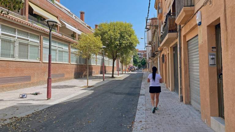 Los adoquines ya son historia en las calles Miró, Verge Maria y Santa Helena de Reus