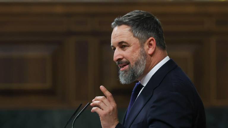 El líder de Vox, Santiago Abascal, interviene durante el primer día del debate de investidura del presidente del Gobierno en funciones, Pedro Sánchez, este miércoles en el Congreso de los Diputados en Madrid. Foto: EFE