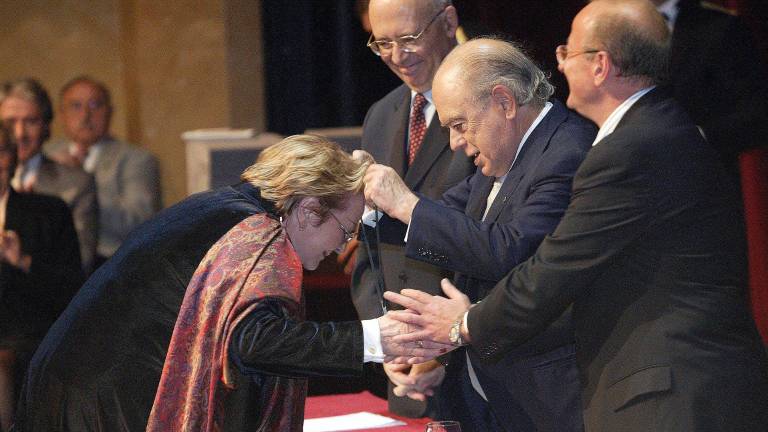 De Salvador, recibiendo un reconocimiento. Foto: Wikipedia