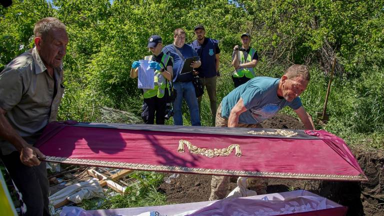 Imagen de una de las personas fallecidas en Ucrania a manos de tropas rusas. Foto: EFE