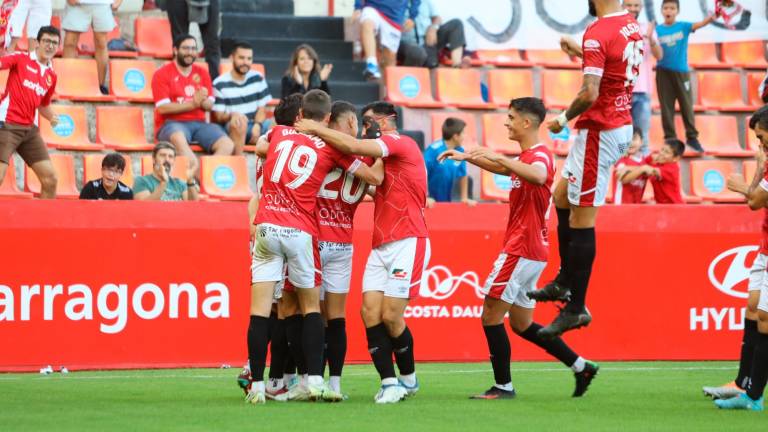 Los jugadores granas celebran el gol de Guillermo ante el Numancia. FOTO: a. mariné