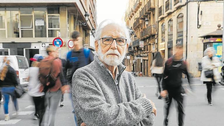 El psiquiatra y neurólogo Antonio Labad, en la Rambla Vella de Tarragona. Foto: Pere Ferré