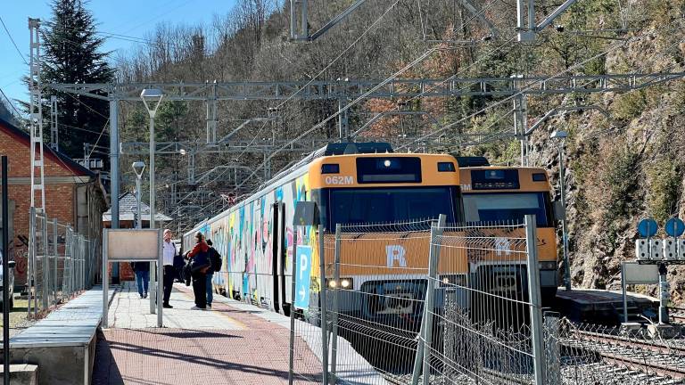 Imagen de dos trenes de la R3. Foto: ACN