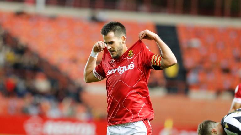 El cambrilense Joan Oriol celebra un gol con la camiseta del Nàstic. foto: pere ferré