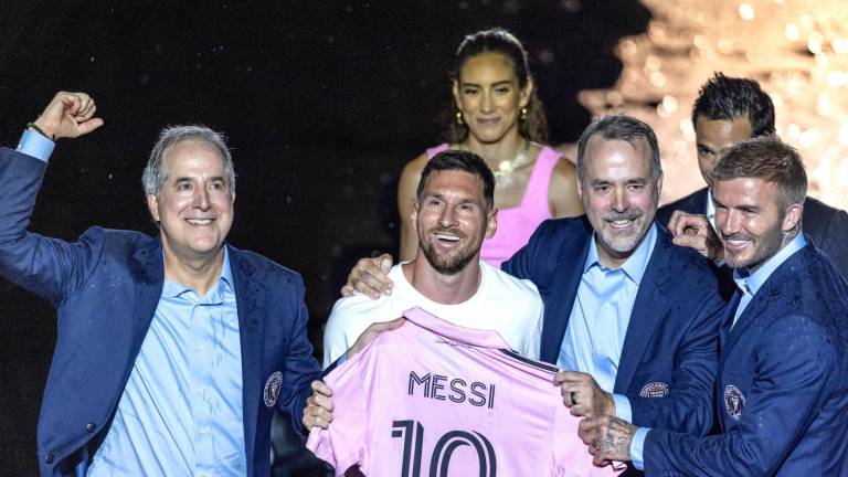Lionel Messi, con su nueva camiseta. Foto: EFE