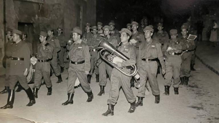 La Banda de l’Agrupación de Infantería Badajoz 26 participant en la Setmana Santa de Tarragona del 1962. foto: Arxiu Casa Boada