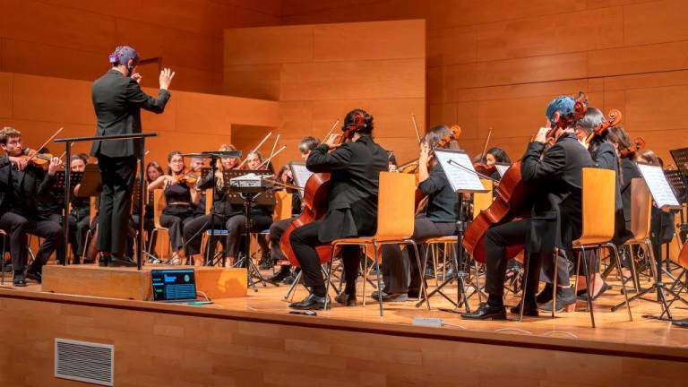 L’Orquestra de la URV, durant el concert experimental a l’auditori de Vila-seca. Foto: Cedida
