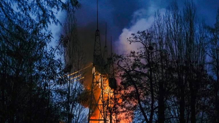Fuego tras los ataques rusos. Foto: EFE