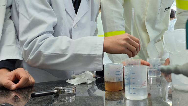 Un experimento Teens Lab de BASF en Tarragona. Foto: BASF