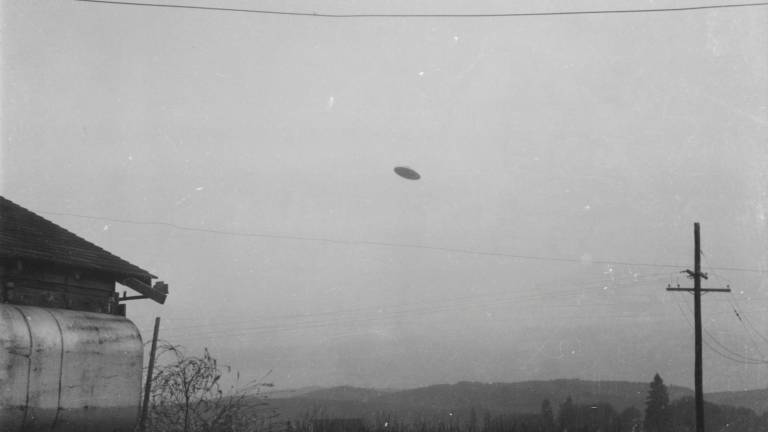 Fotografia clàssica d’un OVNI, feta a McMinnville, aprop d’Oregon. Foto: Paul i Evelyn Trent