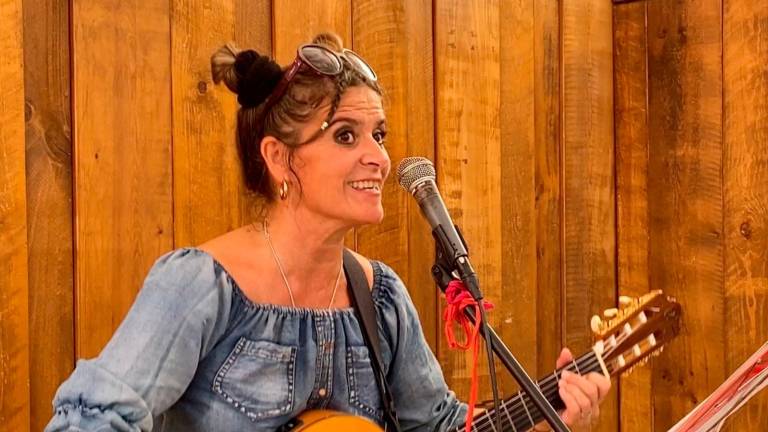 La cantautora cambrilense, Bali Cejas, durante la grabación de su nuevo EP. Foto: Cedida