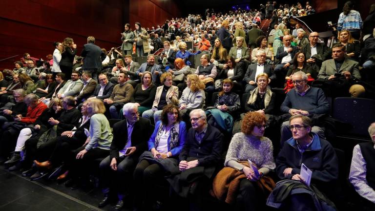 El Teatre Àngel Guimerà, lleno hasta la bandera, para comenzar un año lleno de actividades para todos los públicos. foto: pere ferré