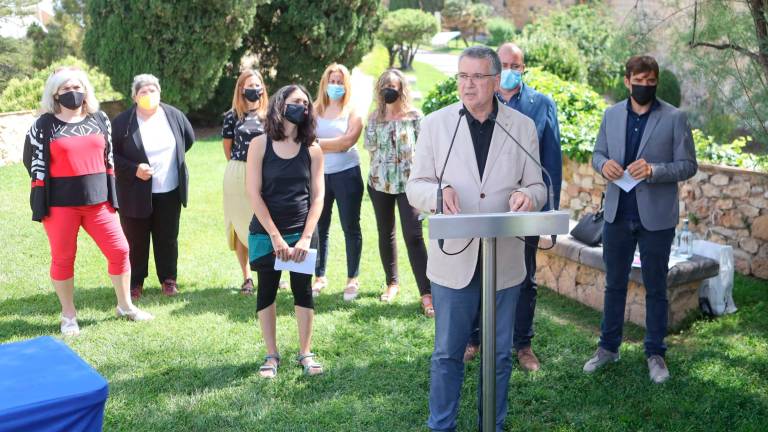 Ediles de Esquerra, Junts per Tarragona y la CUP, en la presentación del pacto de gobierno del 15 de junio de 2021. foto: Alba mariné