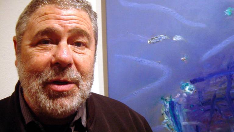 L’artista Gerard Sala davant d’una de les seves obres. Foto: Canals Galeria Art-ACN