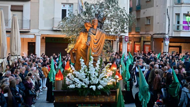 Reus vive el Sant Enterrament con cambio de recorrido
