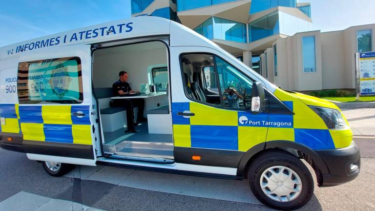 El Port Tarragona incorpora una nova furgoneta híbrida per al servei d’atestats de la Policia Portuària