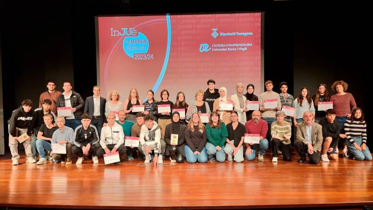 Foto de família dels guanyadors dels Premis InJUè. Foto: Diputació de Tarragona