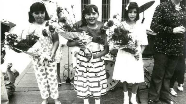 Los Jocs Florals se celebran cada dos años desde el curso 1983-84. FOTO: CEDIDAIMAGEN DEL MURAL PINTADO EN EL PATIO CON MOTIVO DEL 40 ANIVERSARIO. FOTO: ÀNGEL ULLATE