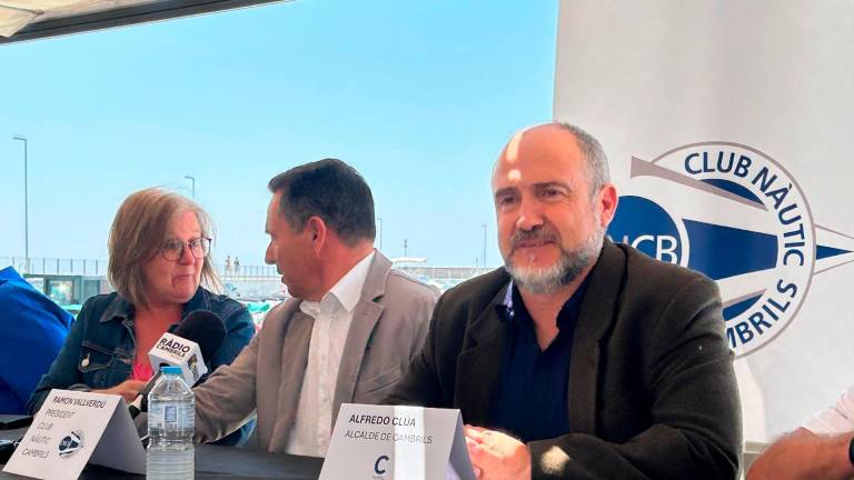 De izquierda a derecha, la concejal de Turismo, Camí Mendoza; el presidente del CNCB, Ramón Vallverdú; y el alcalde de Cambrils, Alfredo Clúa en una imagen de hoy viernes. FOTO: MCG