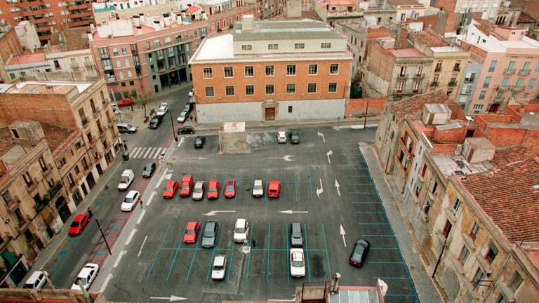 $!La zona de El Pallol, a finales de los 90. En frente, la calle del Hospital. FOTO: Pere Ferré
