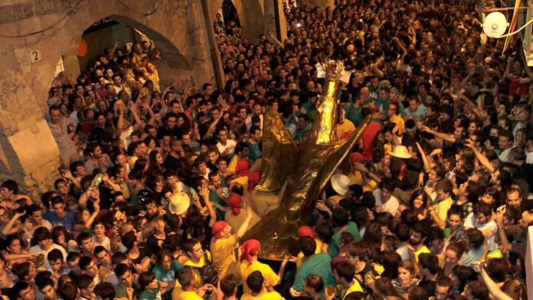 La Baixada de l’Àliga congrega a miles de personas cada año en el centro histórico de la ciudad. Foto: Pere Ferré