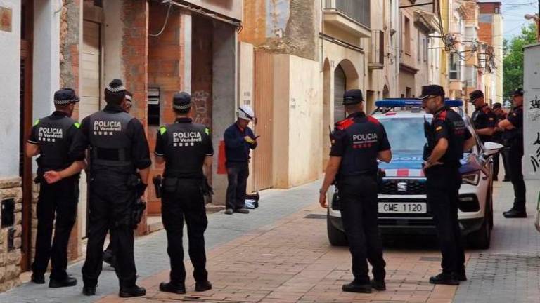 Varios detenidos en un operativo policial en un conflictivo edificio ocupado de El Vendrell