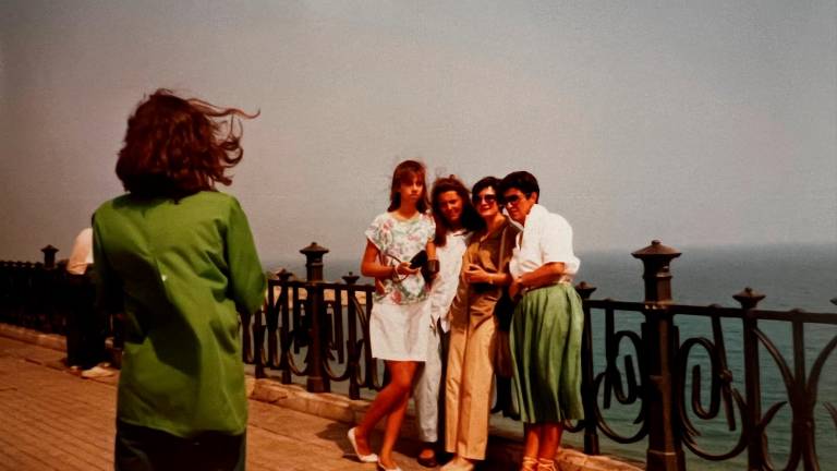 $!Carmen Lynch, a la izquierda con pantalón corto, en el Balcó del Mediterrani. Foto: Familia Lynch Forés