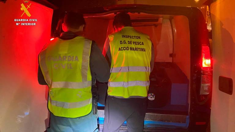 $!La Guardia Civil de Tarragona interviene cangrejo azul carente de documentación en L’Ampolla