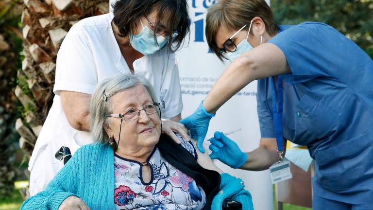 Catalunya ya ha recibido 900.000 dosis de esta vacuna contra el coronavirus. Foto: EFE