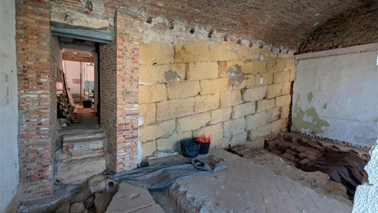 La paret de carreus de la muralla romana. foto: cedida