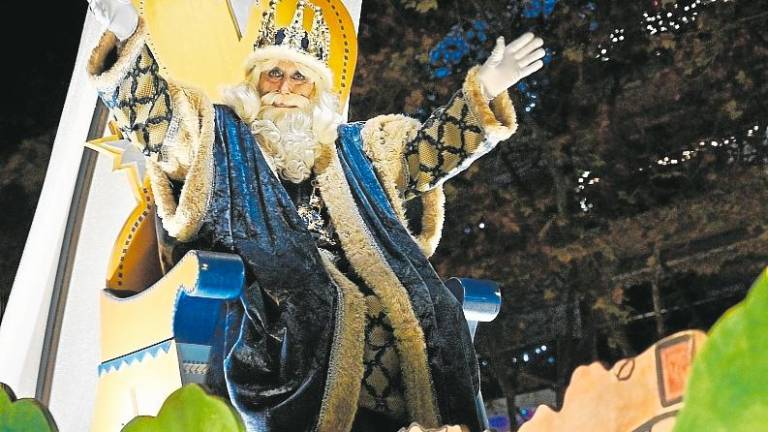 $!El Rey Melchor en la cabalgata de Cambrils. Foto: Alfredo González
