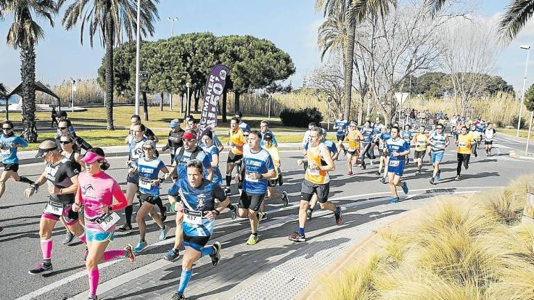 La Mitja Marató celebrada en 2017, una de las pruebas deportivas que reúne a centenares de deportistas. Foto: Miquel Morcillo