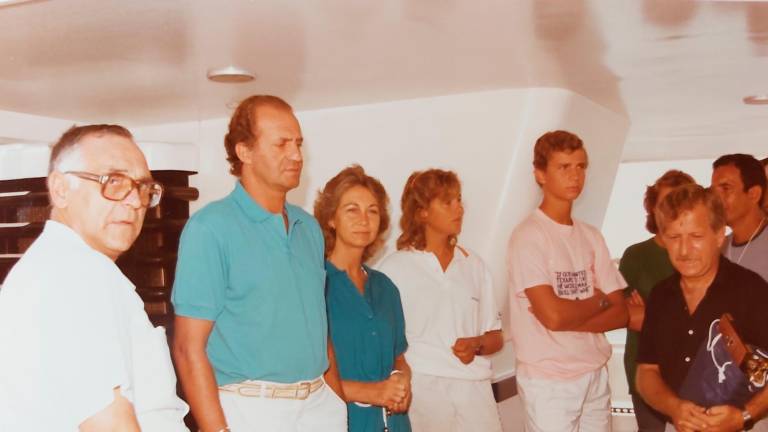 La família reial espanyola al ‘Fortuna’, atracat a l’Hospitalet els dies 17 i 18 d’agost de 1985. Foto: Cedida per Paco Capella Castellví