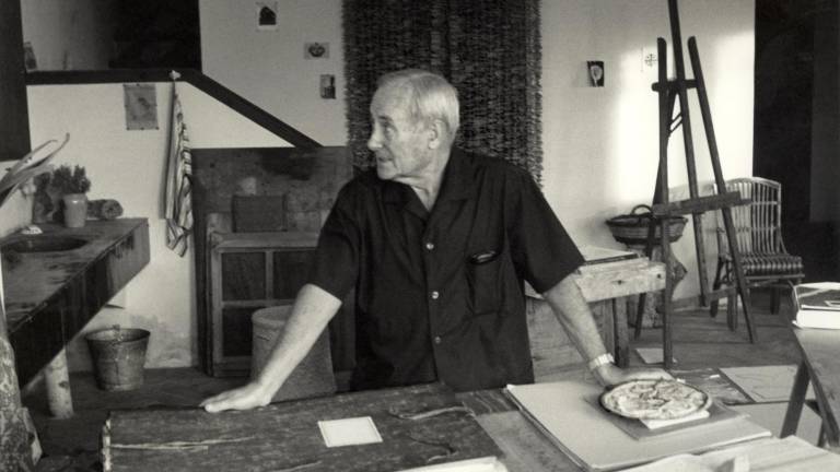 Imagen de archivo del pintor Joan Miró en el taller de Mont-roig del Camp. FOTO: ARXIU SUCCESSIÓ MIRÓ