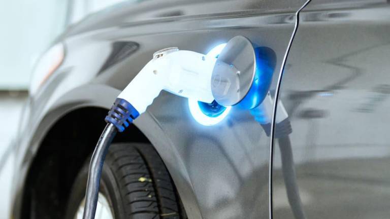 Los vehículos electrificados con 4.682 ventas suponen el 7,5% de las ventas del octavo mes.