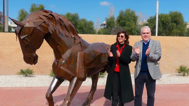 Escultura dedicada al Día de Andalucía en Salou