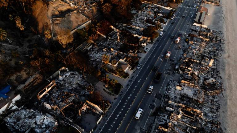 Destrozos provocados por los incendios en Los Ángeles. Foto: EFE