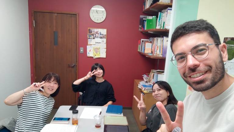 Alejandro ya lleva tres meses en Japón impartiendo clases en una academia. Foto: Cedida