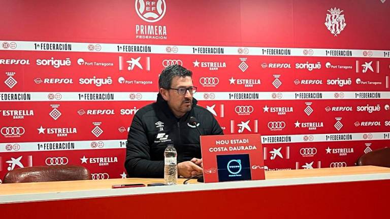 Iñaki Alonso, entrenador del Nàstic, en la rueda de prensa previa al choque ante la SD Logroñés. Foto: Cedida