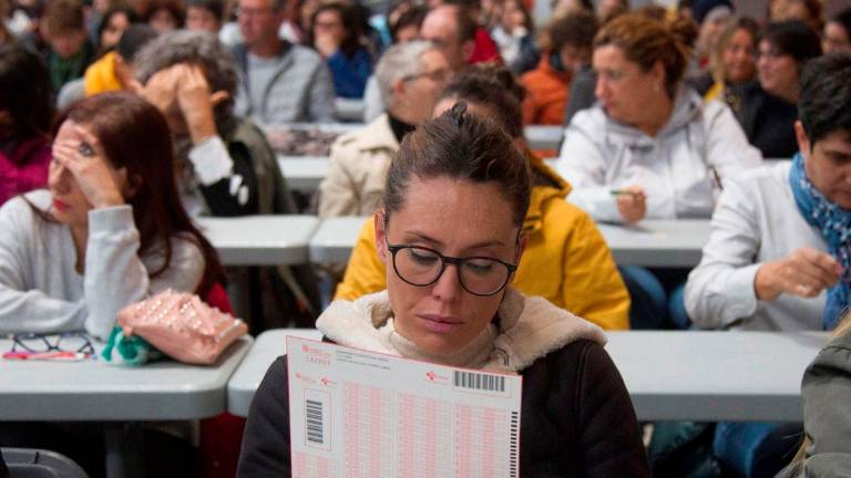 Un total de 13.581 personas fueron convocadas el sábado para participar en las pruebas para pasar de interino a funcionario. Foto: EFE