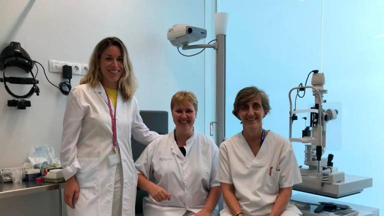 El equipo de glaucoma que implanta XEN, de izquierda a derecha, Gibet Benejam, Mercè Salvat e Isabel Méndez. Foto: cedida