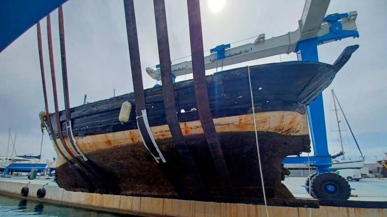 La barca ‘Teresa’ de Cambrils ja es troba al varador per realitzar els treballs de manteniment
