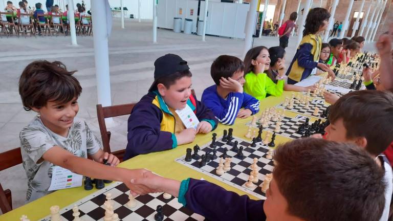 Vuit centres participen a la Trobada d’Escacs a l’Escola