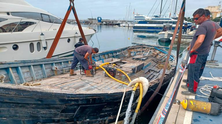 La barca ‘Teresa’ de Cambrils ja es troba al varador per realitzar els treballs de manteniment