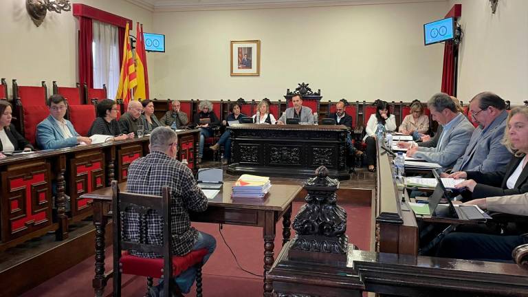 El ple també va aprovar una moció per instaurar un sistema de pagament als punts de recàrrega de vehicles elèctrics